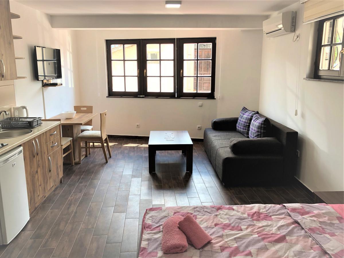 Helena Apartament *